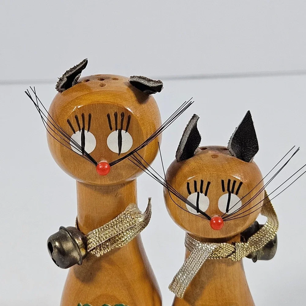 Vintage Jamaica Wood Magnetic Cat Salt & Pepper Shakers Mid Century Souvenir Set